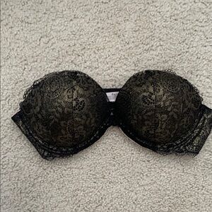 Victoria’s Secret very sexy Black & Gold Lace Molded Cup Bra